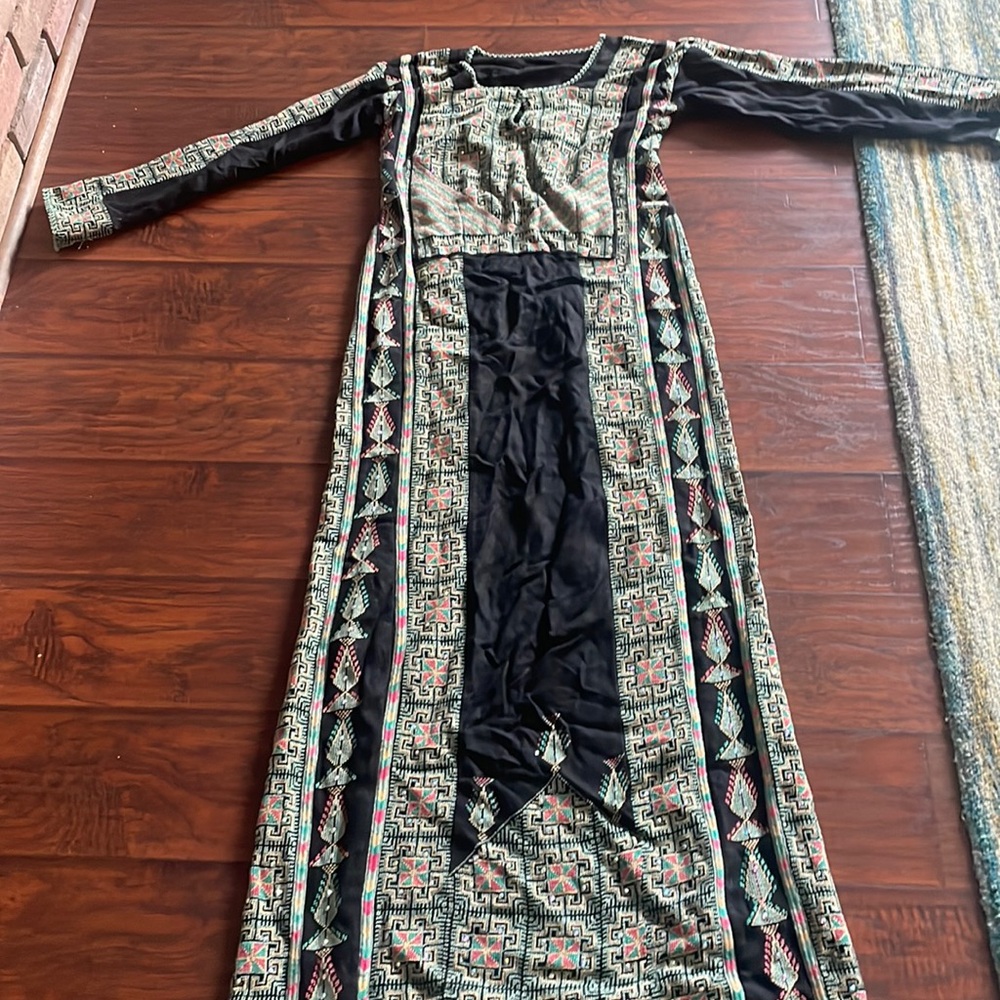 Hand stitched thoub
